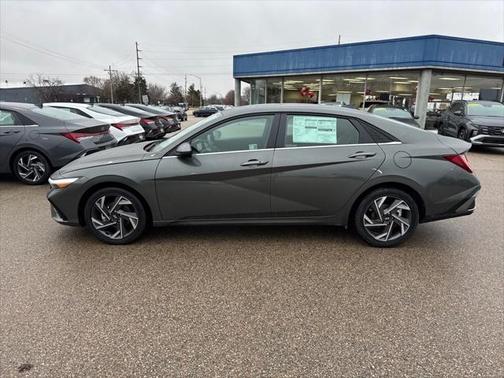 2025 Hyundai ELANTRA SEL