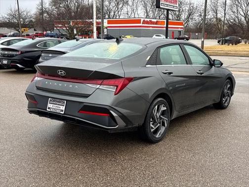 2025 Hyundai ELANTRA SEL
