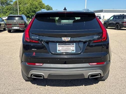2022 Cadillac XT4 Premium Luxury