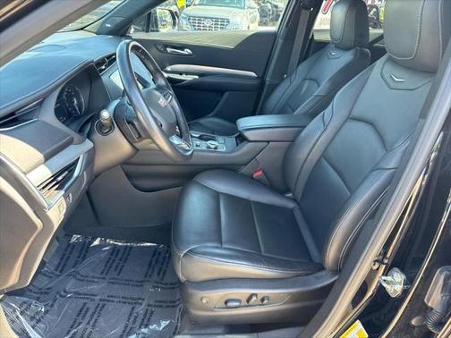 2022 Cadillac XT4 Premium Luxury