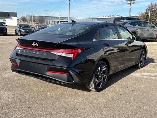 2025 Hyundai ELANTRA SEL