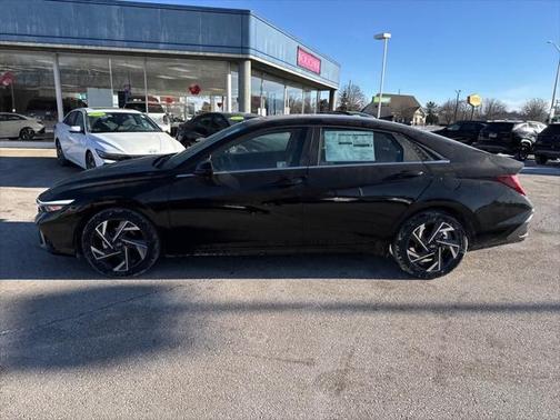 2025 Hyundai ELANTRA SEL