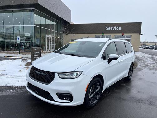 2023 Chrysler Pacifica Touring L