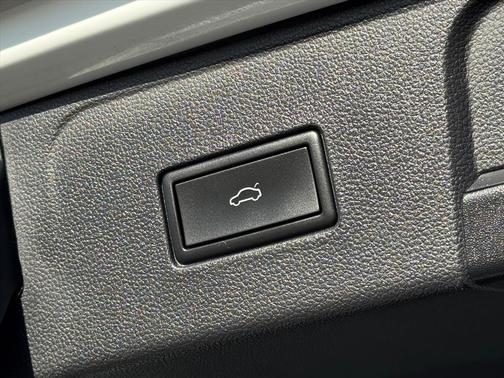 2023 Volkswagen Atlas 3.6L SE w/Technology