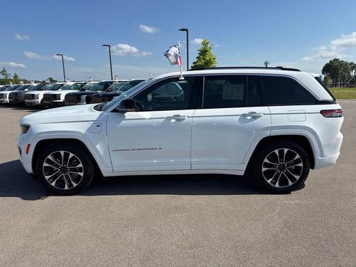 Bright White Clearcoat 2022 Jeep Grand Cherokee 4xe Overland