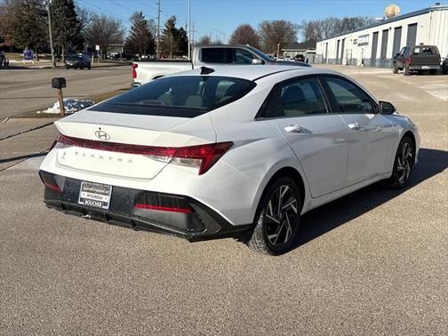 2025 Hyundai ELANTRA SEL