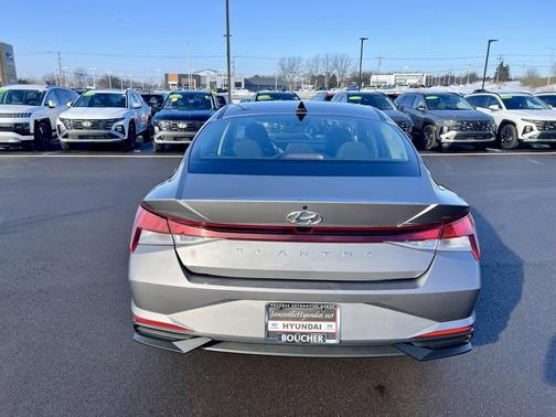 2022 Hyundai ELANTRA SEL