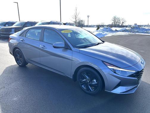 2022 Hyundai ELANTRA SEL
