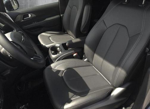 2025 Chrysler Pacifica L
