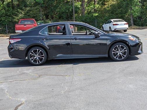 Photo 5 of 24 of 2020 Toyota Camry SE