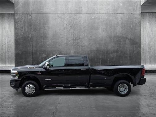 2025 RAM 3500 Laramie Crew Cab 4x4 8' Box