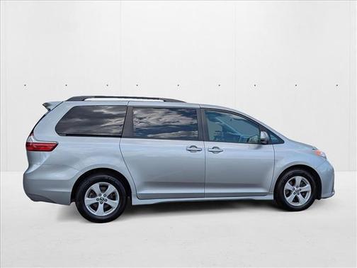 2020 Toyota Sienna LE