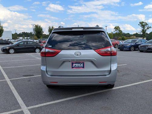 2020 Toyota Sienna LE