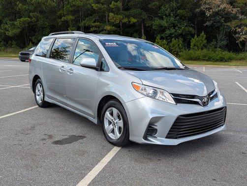 2020 Toyota Sienna LE