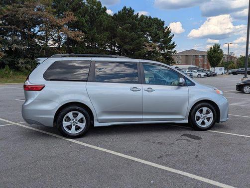 2020 Toyota Sienna LE