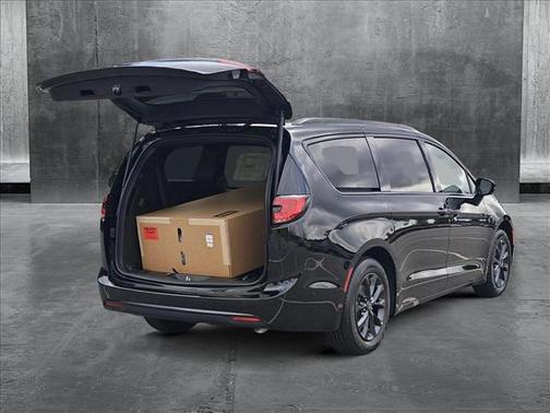 2025 Chrysler Pacifica L