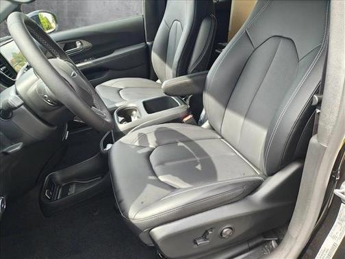 2025 Chrysler Pacifica L
