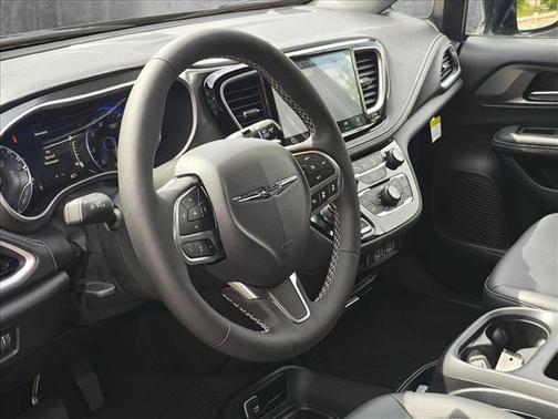 2025 Chrysler Pacifica L
