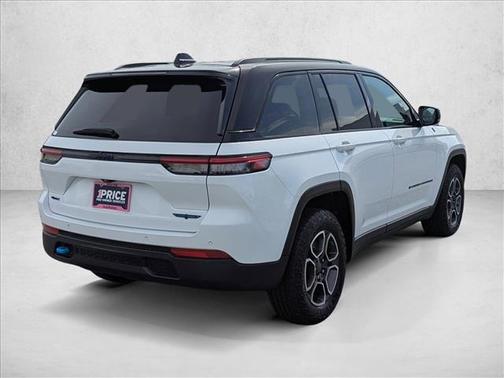 Bright White Clearcoat 2022 Jeep Grand Cherokee 4xe Trailhawk