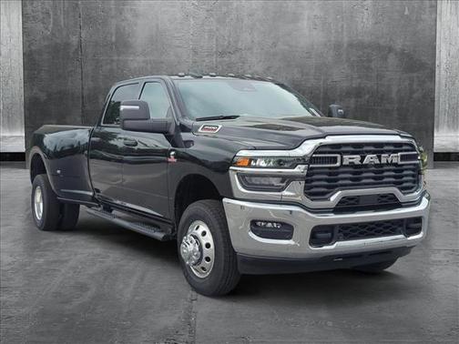 2025 RAM 3500 Tradesman Crew Cab 4x4 8' Box