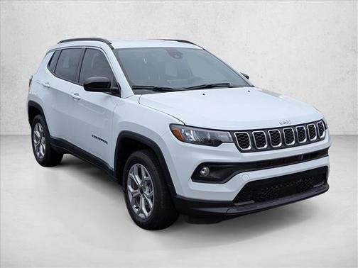 Bright White Clearcoat 2026 Jeep Compass Latitude