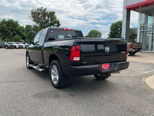 Brilliant Black Crystal Pearlcoat 2018 RAM 1500 Express
