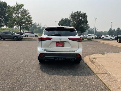 Blizzard Pearl 2020 Toyota Highlander Limited