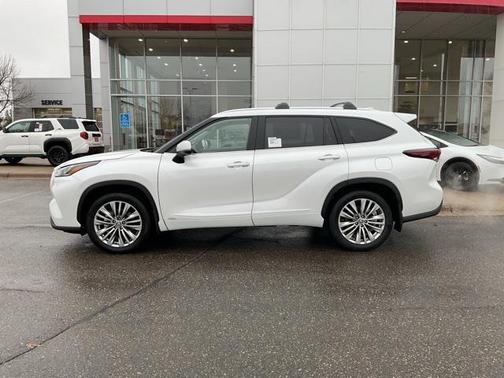 2026 Toyota Highlander Hybrid Platinum