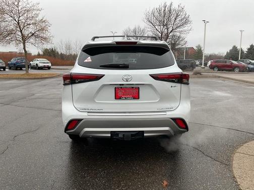 2026 Toyota Highlander Hybrid Platinum