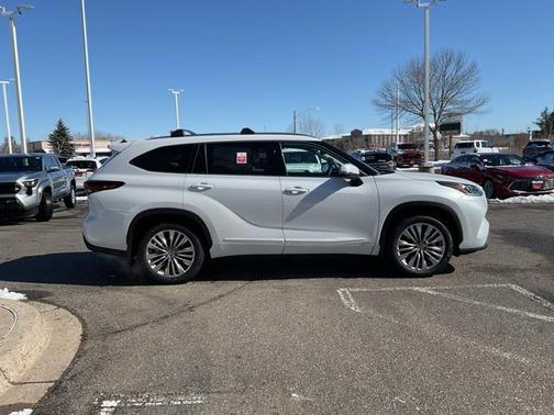 2026 Toyota Highlander Hybrid Platinum