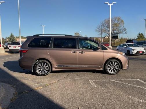 2019 Toyota Sienna XLE Premium