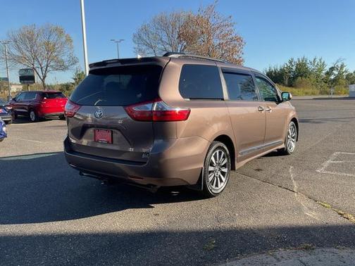 2019 Toyota Sienna XLE Premium
