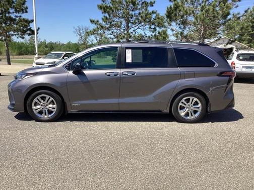 2021 Toyota Sienna XSE 7 Passenger