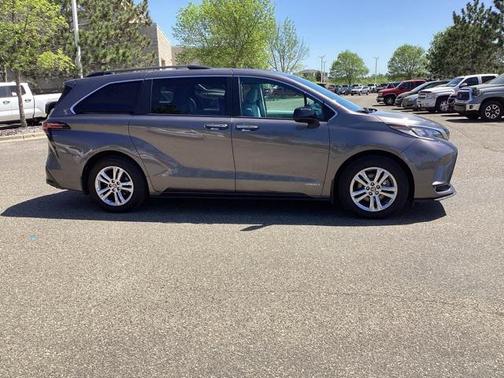 2021 Toyota Sienna XSE 7 Passenger
