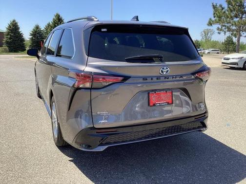 2021 Toyota Sienna XSE 7 Passenger