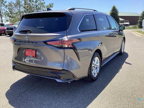2021 Toyota Sienna XSE 7 Passenger