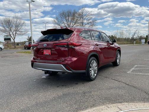 Ruby Flare Pearl 2022 Toyota Highlander Hybrid Platinum