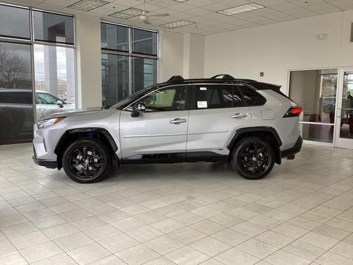 2025 Toyota RAV4 Hybrid SE