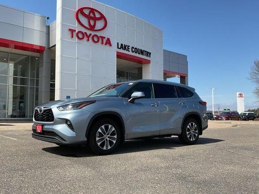 Moon Dust 2021 Toyota Highlander XLE
