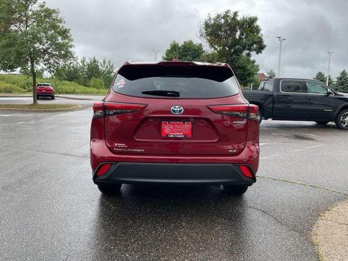 Ruby Flare Pearl 2022 Toyota Highlander Hybrid XLE