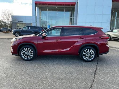 2022 Toyota Highlander Platinum