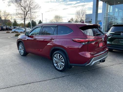 2022 Toyota Highlander Platinum