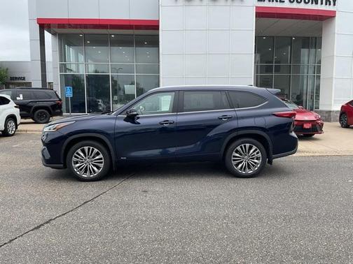 2022 Toyota Highlander Hybrid Platinum