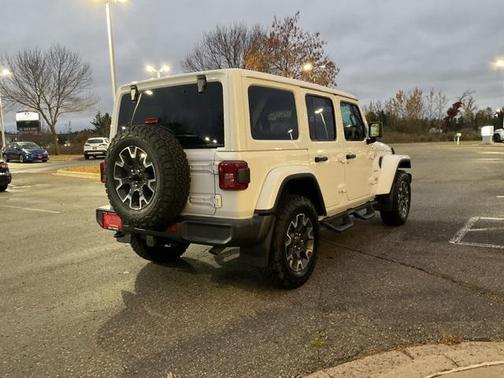 2024 Jeep Wrangler 4-Door Sahara 4x4