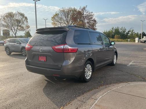 2016 Toyota Sienna XLE
