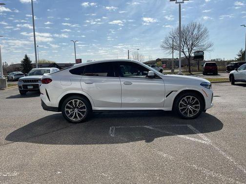 Mineral White Metallic 2023 BMW X6 M50i