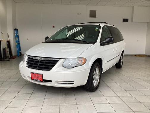 2005 Chrysler Town & Country Touring