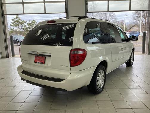 2005 Chrysler Town & Country Touring