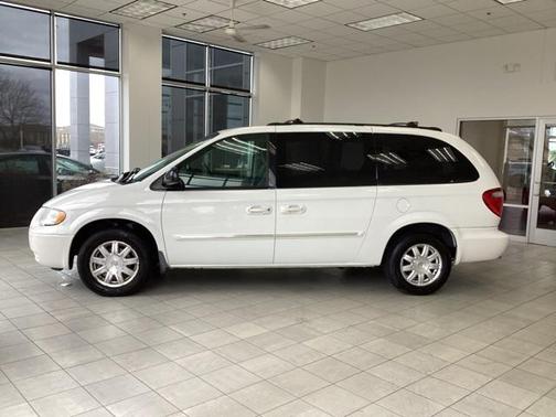 2005 Chrysler Town & Country Touring