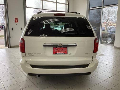 2005 Chrysler Town & Country Touring